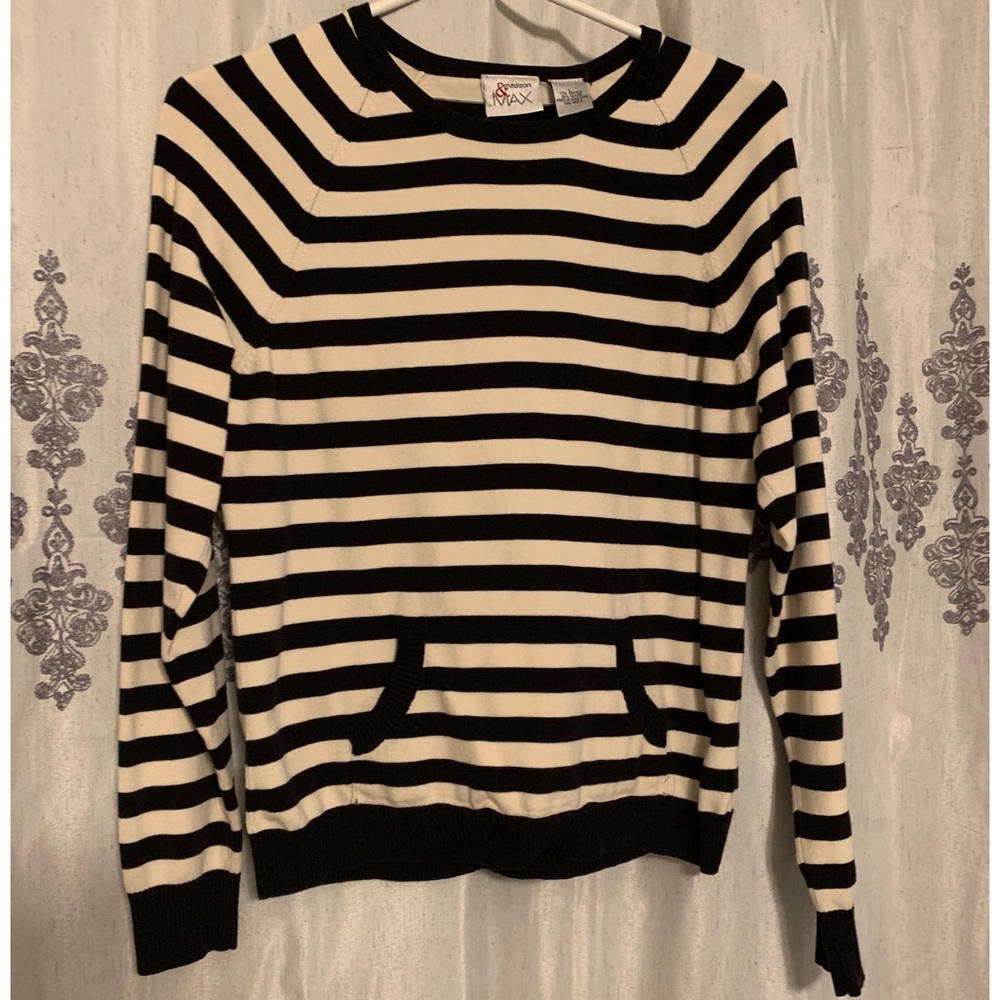 Women’s Madison & MAX Long Sleeve Sweater.